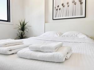 Modern studio in City Center, 5min from Beach