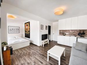 Modern studio in City Center, 5min from Beach