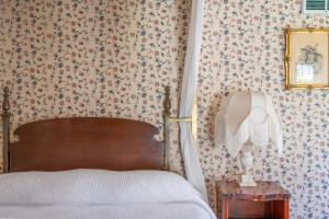 Premier King Room with Fireplace room in Martine Inn