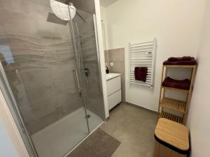 Appartements Presqu'ile, appartement neuf avec balcon, salle de gym et parking : photos des chambres