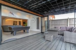 Contractors Dream~POOL TABLE~Close to Luton Airport~Three Double Bedrooms