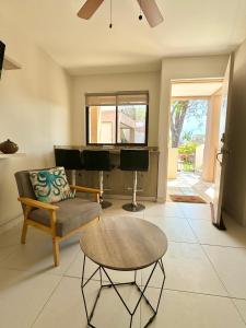 Parakeet Paradise 2nd floor Condo with Rooftop