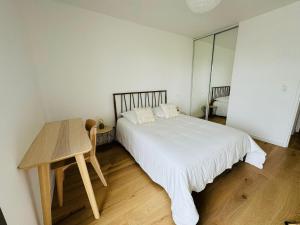 Appartements Presqu'ile, appartement neuf avec balcon, salle de gym et parking : photos des chambres