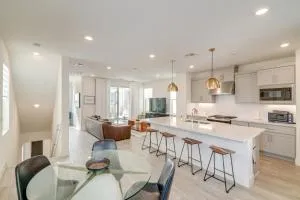 Newark Retreat with Home Gym, Grill, Bicycles and More - Newark