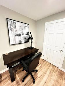 Boardwalk- large modern unit with King bed fast WIFI free coffee and easy parking