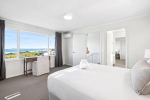 Luxury ocean front holidays, footsteps to beach