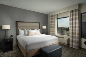 King Room - Disability Access room in Shangri-La Resort