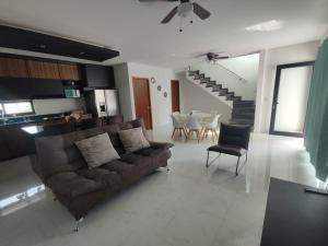 Pent-house a media cuadra del malecón, Hookipa Tower!