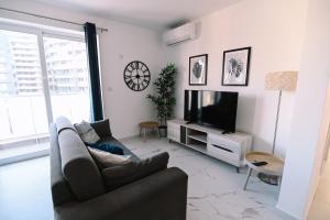 Bright 2 Bedroom flat in Sliema!