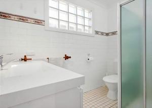 Denham Avenue Whole House Beachside Escape managed by Batemans Bay Accom