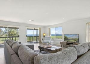 Hibiscus Close Beach Front Living managed by Batemans Bay Accom