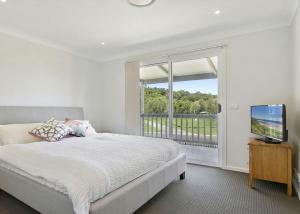 Hibiscus Close Beach Front Living managed by Batemans Bay Accom