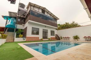 THE HOUSE of FLOWERS