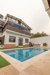 THE HOUSE of FLOWERS