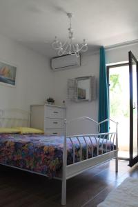 Apartments by the sea Postira, Brac - 22205