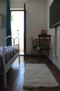 Apartments by the sea Postira, Brac - 22205