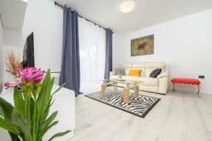 Apartments with parking space Medulin - 22712