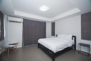 Mitr Inn Mrt Samyot Station - The Grand Palace