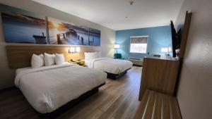 Deluxe Queen Room with Two Queen Beds -Disability Access - Non-Smoking room in Days Inn & Suites by Wyndham Russellville