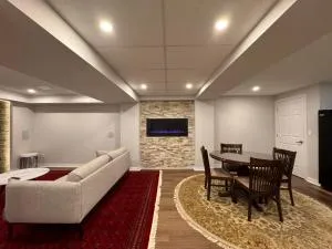 Spacious Bottom-Floor 2BR Suite - Innisfil