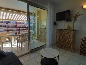 Appartement rénové avec loggia, WIFI, parking privé à Sète - FR-1-472A-294