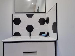 Maisons de vacances Gite Hasnon, 4 pieces, 6 personnes - FR-1-510-203 : photos des chambres