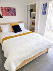 Queen bed apartment- No sharing, your very own space - Butler
