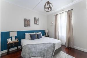 View Point: Ocean Views & Near CBD