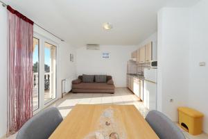 Apartments by the sea Sukosan, Zadar - 15036