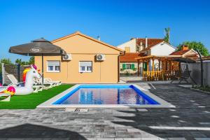 Luxury villa with a swimming pool Benkovac, Zagora - 20927 