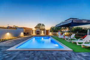 Luxury villa with a swimming pool Benkovac, Zagora - 20927 