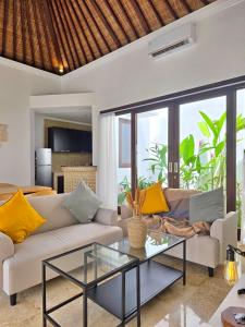 Villa Venta by Maheswara