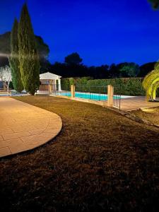 Elegant Provencal Farmhouse - 10 Guests - Pool