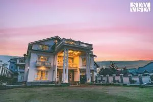 StayVista at Midsummer Moon - Mountain View with Courtyard - Chak-i-Dāra