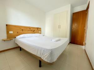 One-Bedroom Apartment (2 - 6 Adults) room in Apartamentos Bernat 3000