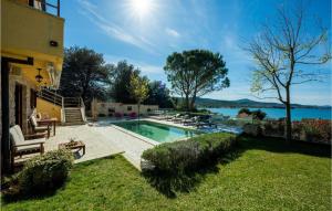 Villa Barotul with pool