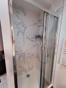 Appartements Charbon studio climatise parking terrasse : photos des chambres