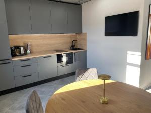 BRIVIBAS RESIDENCE - SOUTH NORTH, free PRIVAT parking, free WIFI, self check-in