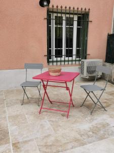 Charbon studio climatisé parking terrasse