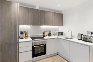 Luxurious 2 BR - Apartment - Sleeps 6