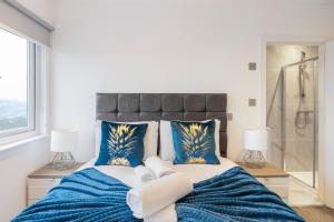 Luxurious 2 BR - Apartment - Sleeps 6