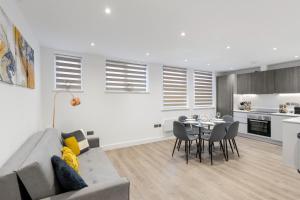 Luxurious 2 BR - Apartment - Sleeps 6