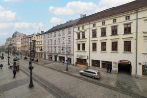 Sage Green Apartment Piotrkowska in Łódź by Renters