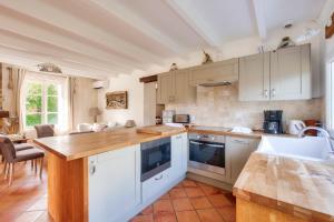 Maisons de vacances Maison pour 10, acces direct a la plage : photos des chambres