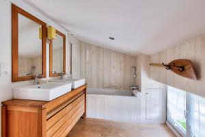 Maisons de vacances Maison pour 10, acces direct a la plage : photos des chambres
