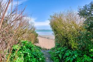 Maisons de vacances Maison pour 10, acces direct a la plage : photos des chambres