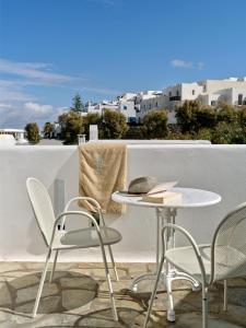 Naoussa, Paros, 84401, Greece.