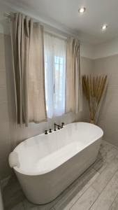 Lou Masadous : Magnifique villa tout confort avec piscine chauffée 11x3.5