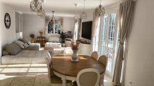 Lou Masadous : Magnifique villa tout confort avec piscine chauffée 11x3.5