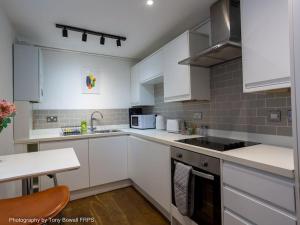 Central seaside home with free parking